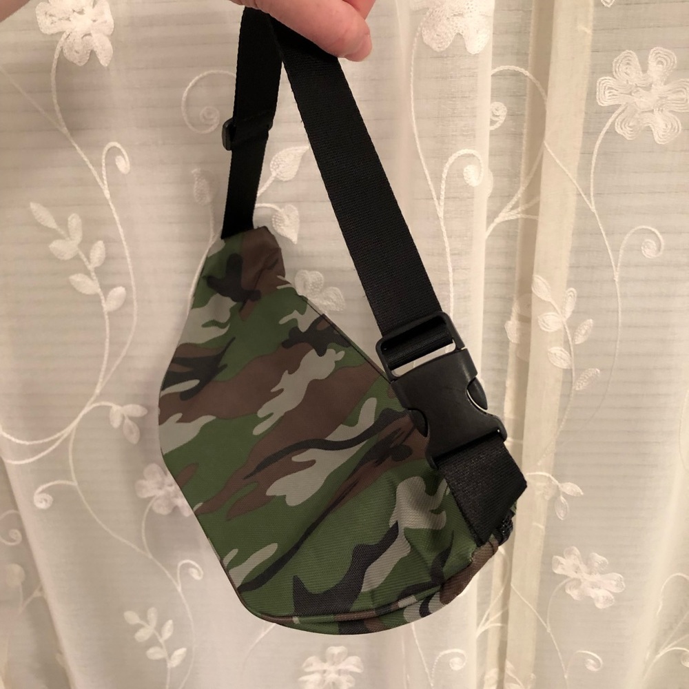 nwot camo fanny pack - Picture 3 of 5